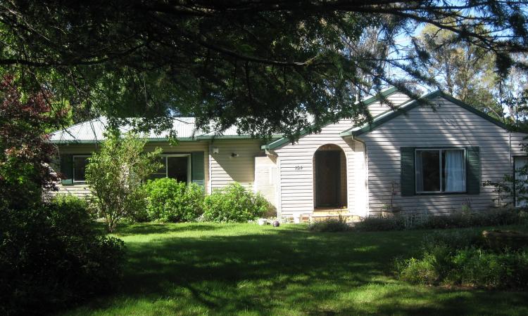 BEAUTIFUL 5 BEDROOM HOME - 1461 sqm Block - MAKE AN OFFER