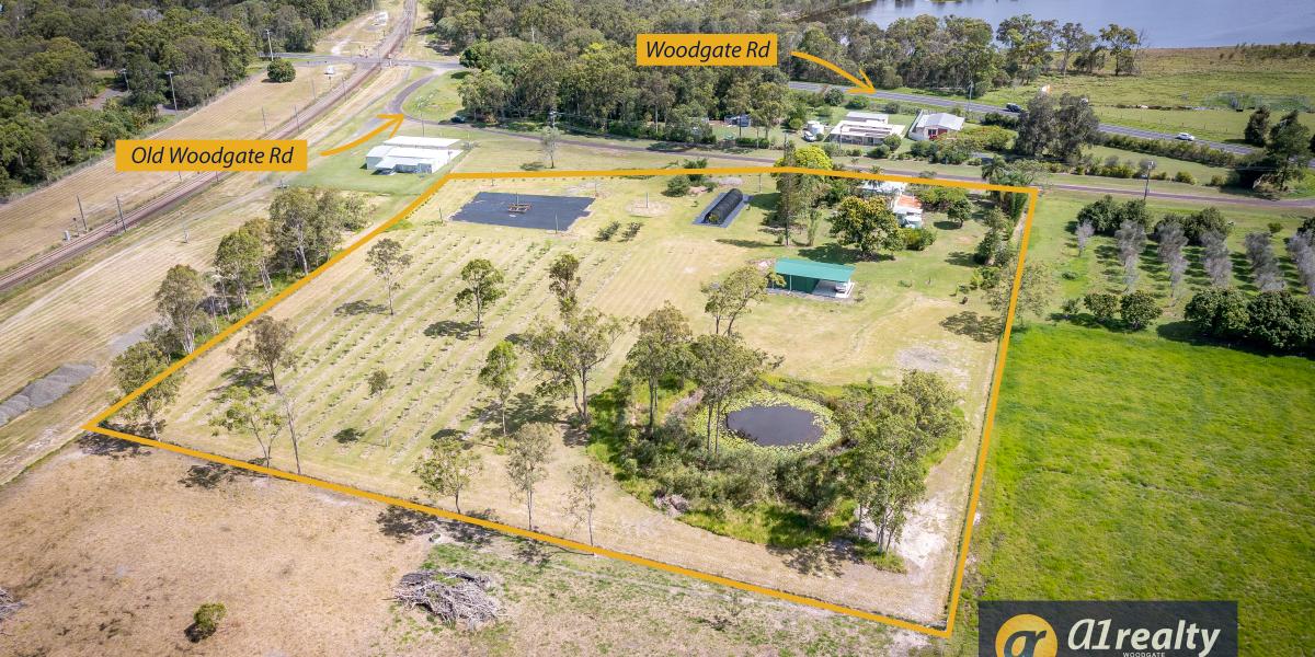 Acreage Living With Endless Potential – Historical Home on 1.91ha With Commercial Opportunities