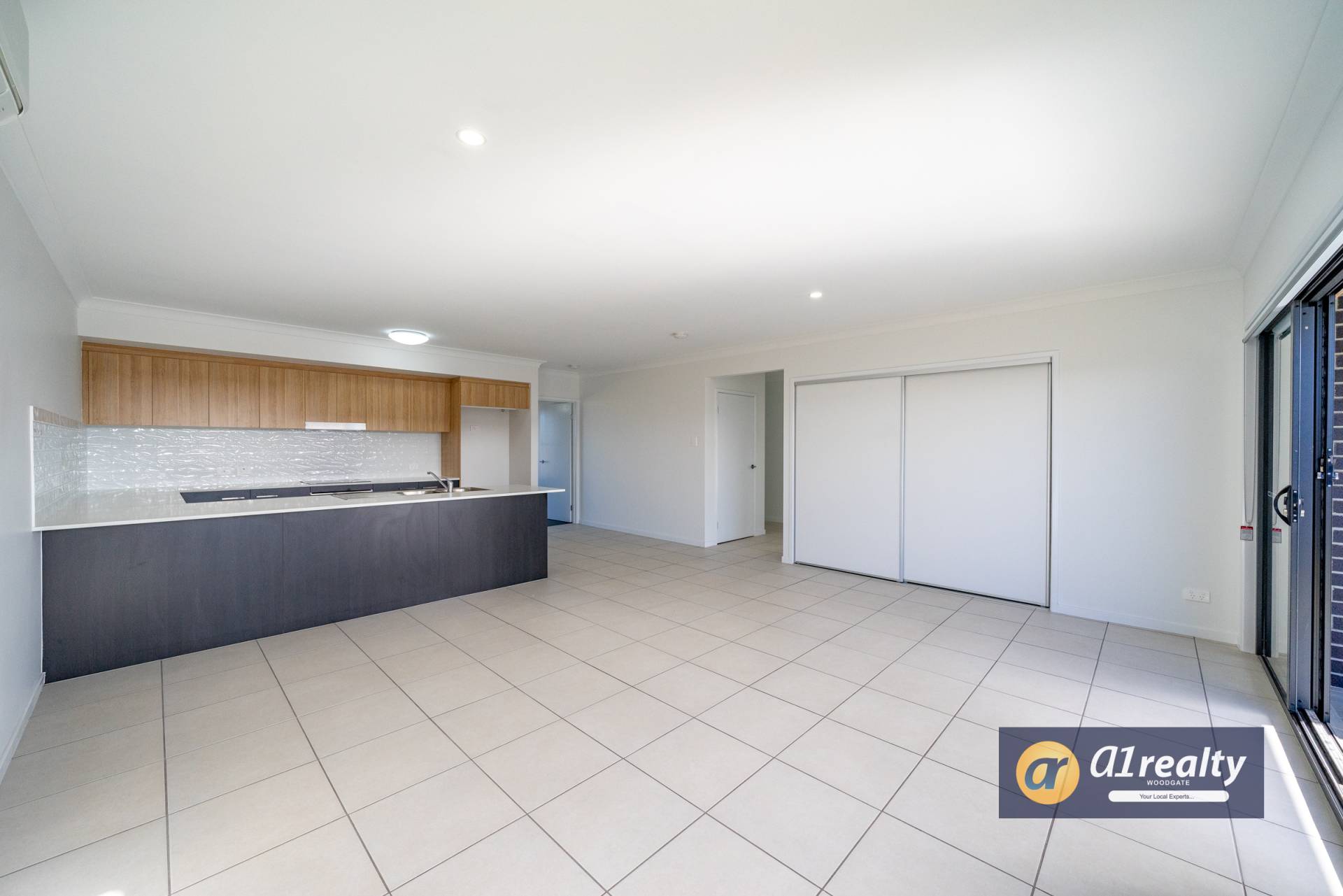 Unit 1, 1 Gull Street, Woodgate - Thumbnail 4