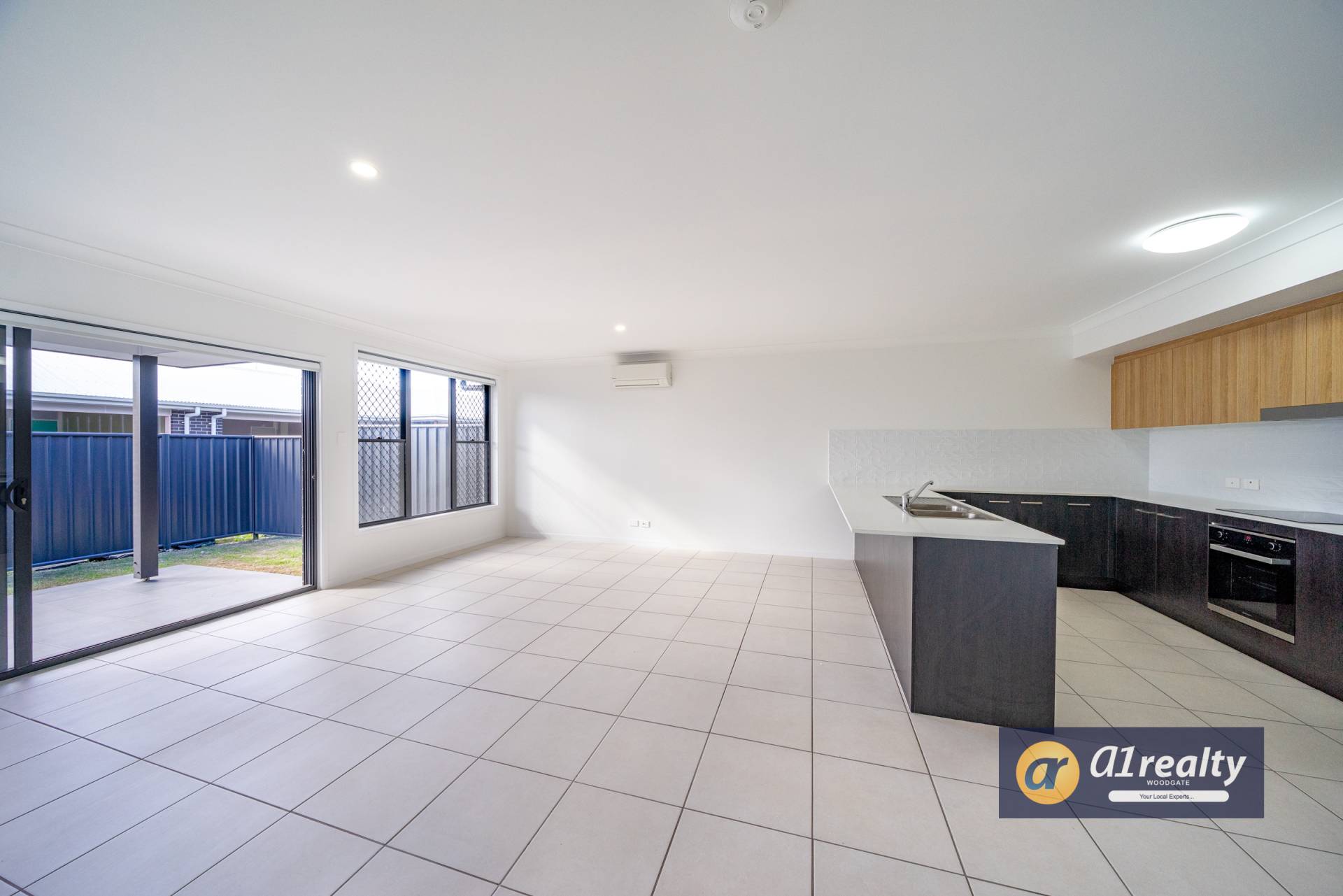 Unit 1, 1 Gull Street, Woodgate - Thumbnail 6