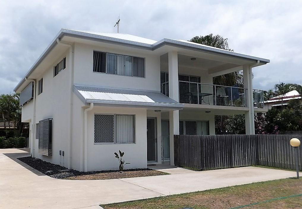 1, 23 Barramundi Drive, Woodgate
Unit 1 is the ground level unit within a complex of three units