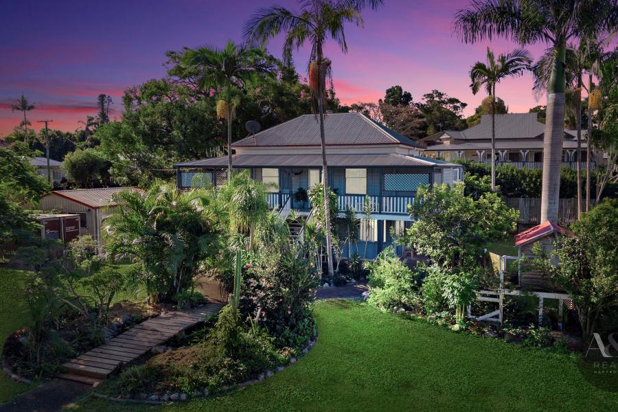 PRICED TO SELL – Colonial Home on 1,412m2
