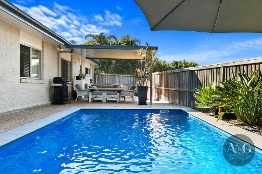 Bell Hilltop Perfection – Pool, Shed & Style!