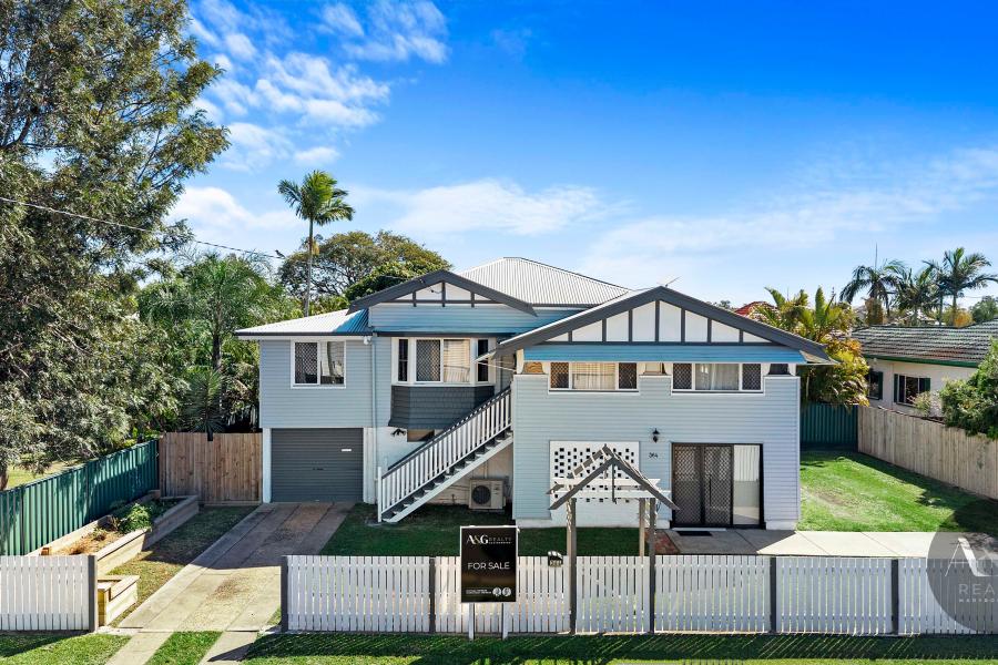 Charming Queenslander in Sought-After Doon Villa