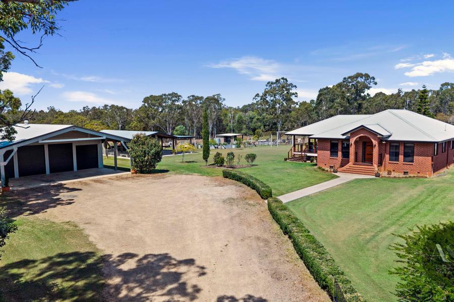 Executive Acreage Perfection in Tinana