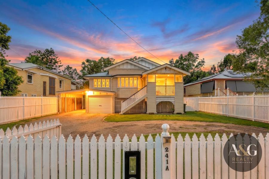 Character Queenslander in Prestigious Doon Villa