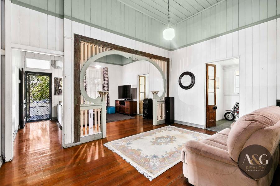 Hidden Queenslander, Minutes from the Hospital