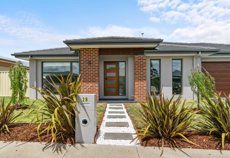 Near New - Court Location - Maintenance Free