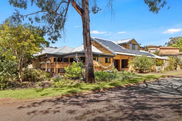 A Prestigious Family Home in Settlers Hills
