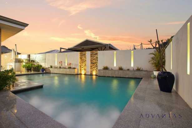 High-End 4x2 + Office & Theatre — Entertainer’s Dream