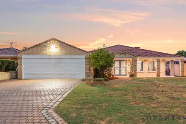 Incredible Large Family Home in the heart of Waikiki!