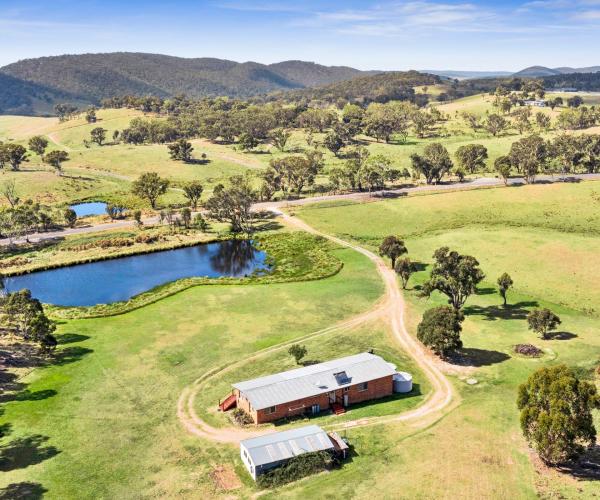Spacious Country Escape on 16.6 Acres