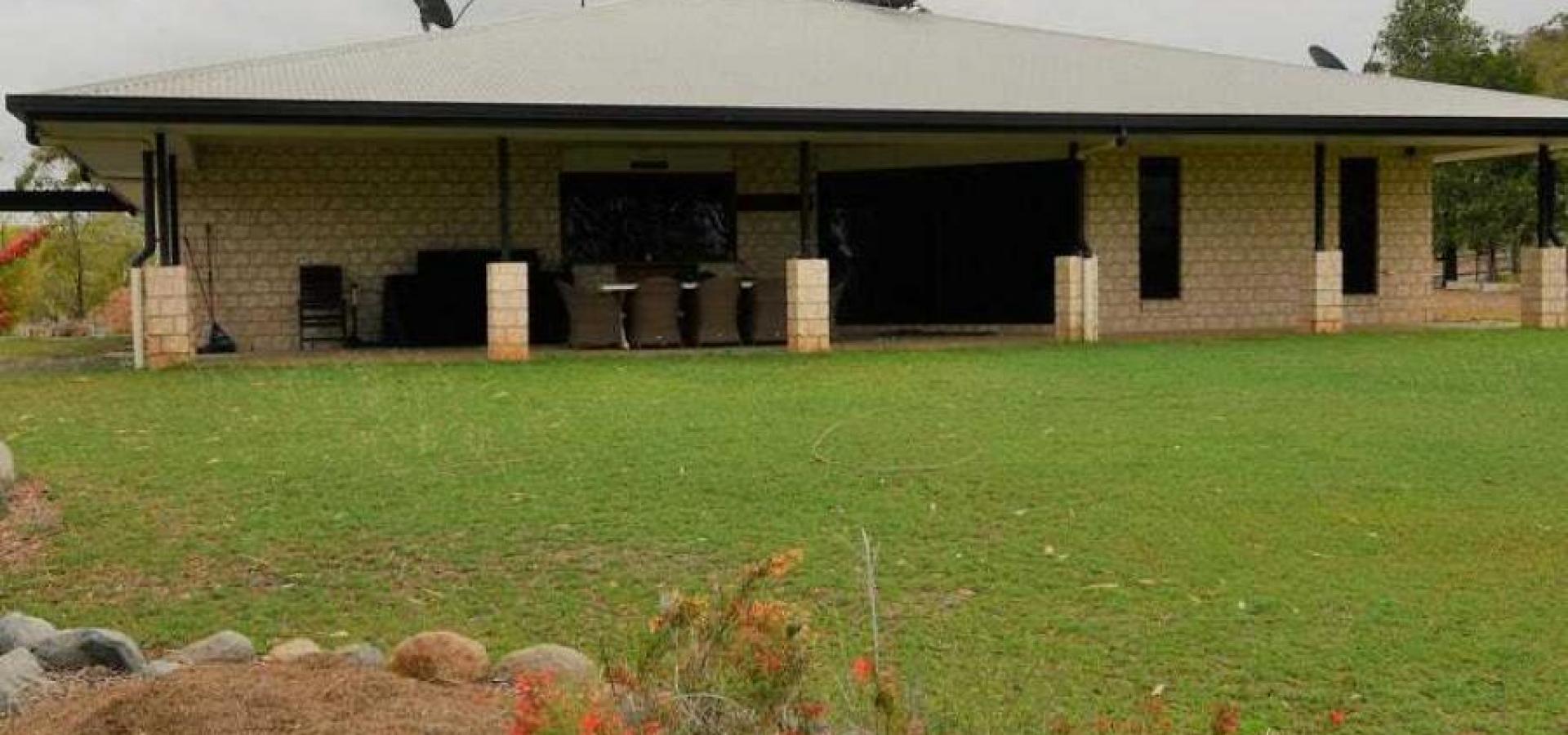 235m2 Brick Home on 80 acres with Panoramic Views at Stanwell