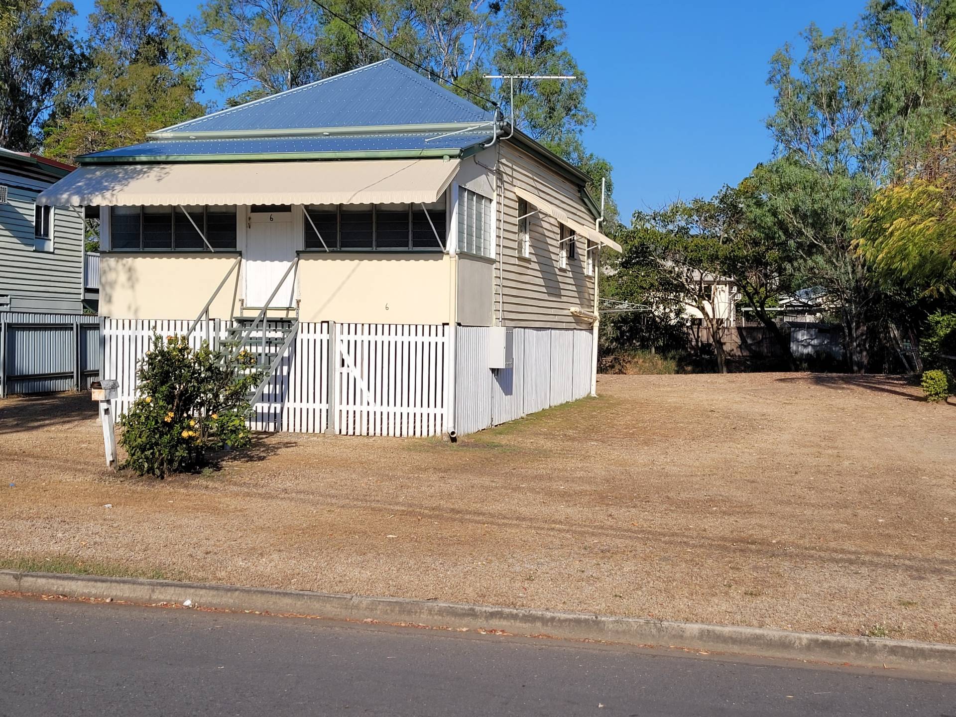 6 Bawden St, Berserker QLD 4701, Berserker - Thumbnail 2