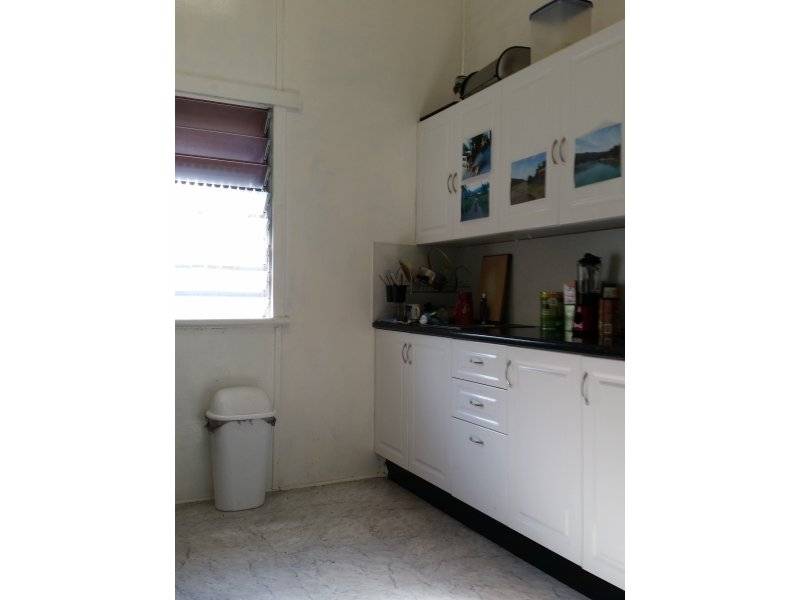 84 Dee Street, Mount Morgan QLD 4714, Mount Morgan - Thumbnail 3