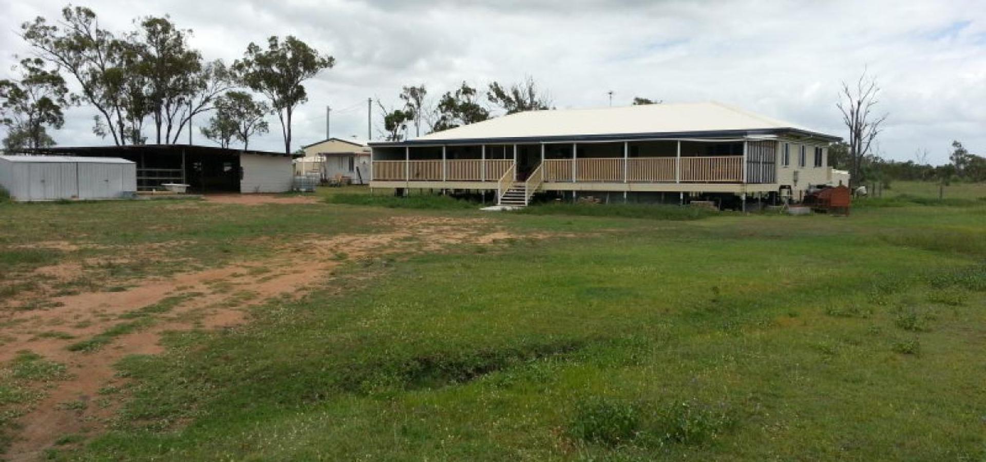 Huge Home on 3 Acres(1.22ha) Plus Fantastic Separate Living Quarters Plus, Plus