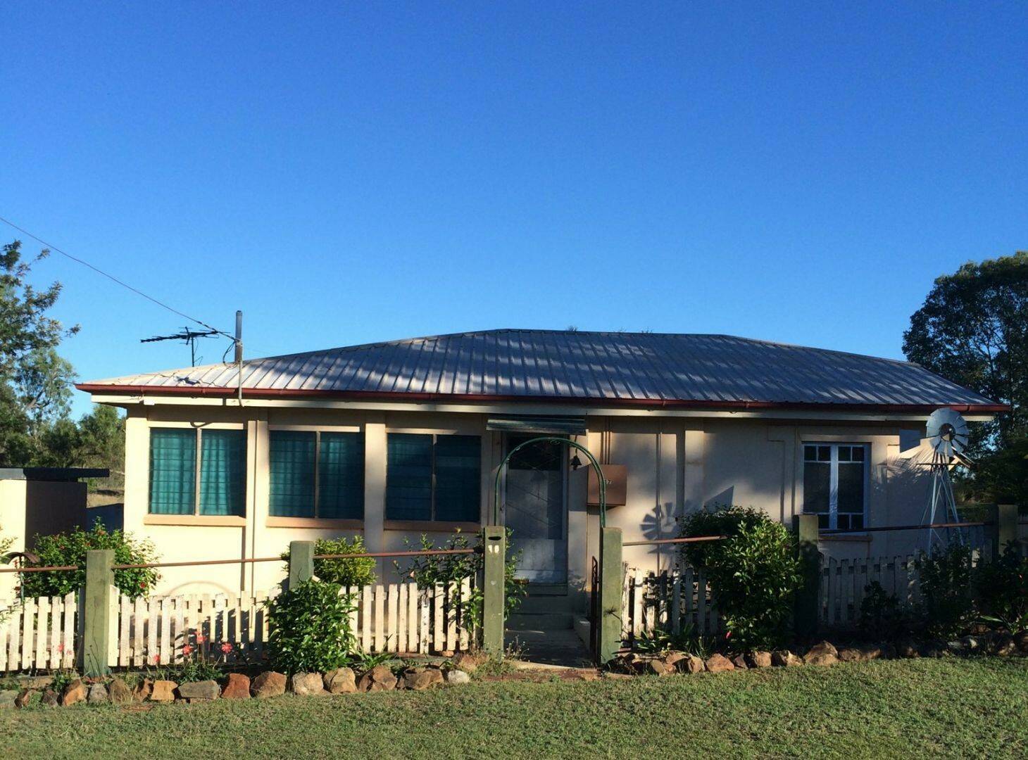 17 Gordon Lane, Mount Morgan - Image 1