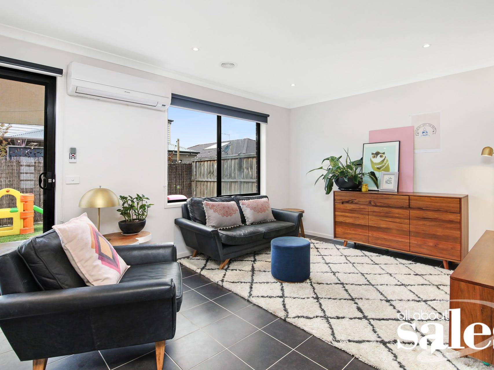 21 Cherrington Avenue, Officer VIC 3809, Officer - Thumbnail 2