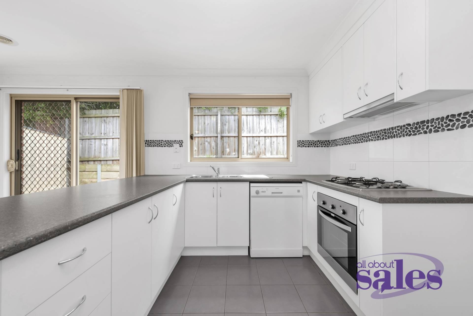 Unit 10, 12 Mcclenaghan Pl, Pakenham VIC 3810, Pakenham - Thumbnail 4