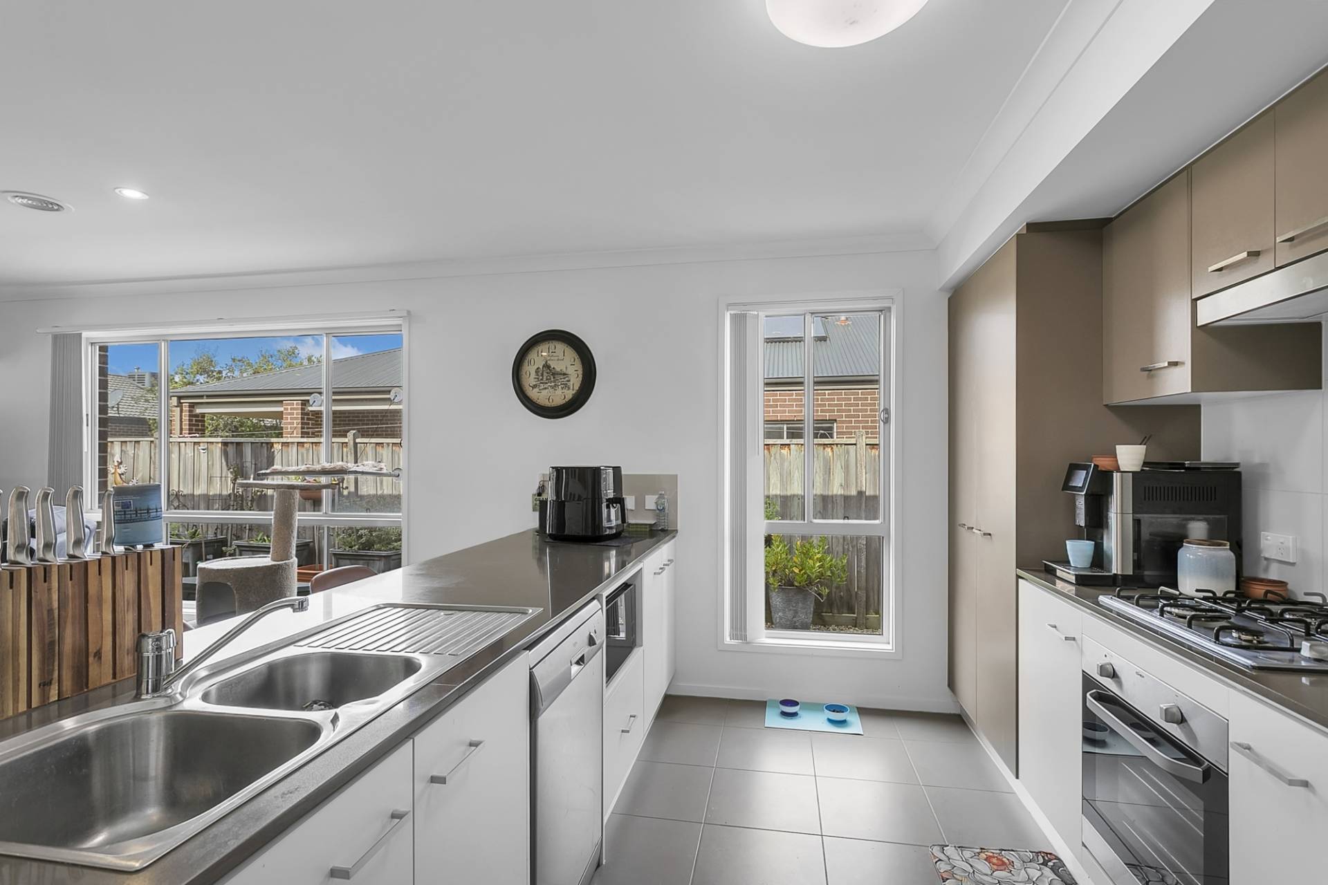 14 Mitta Mitta Street, Clyde North VIC 3978, Clyde North - Thumbnail 3