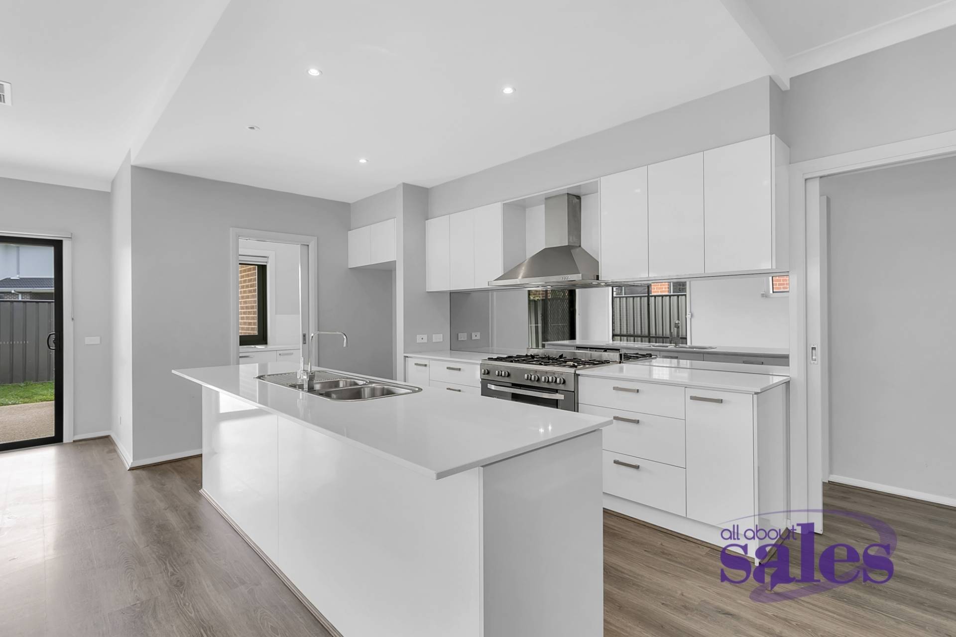 28 Arbourlea Boulevard, Cranbourne North VIC 3977, Cranbourne North - Thumbnail 2