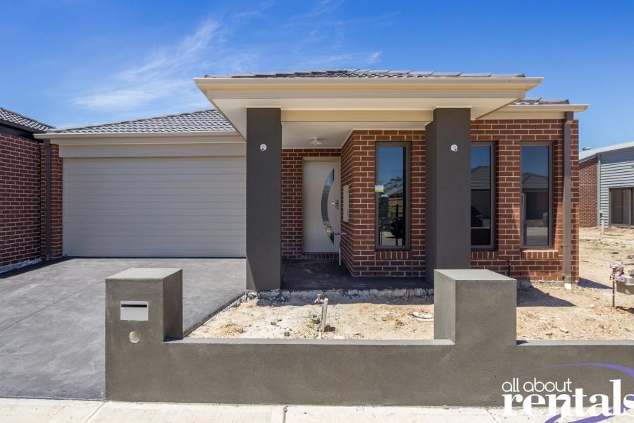 Spacious Family Home in Prime Pakenham Location