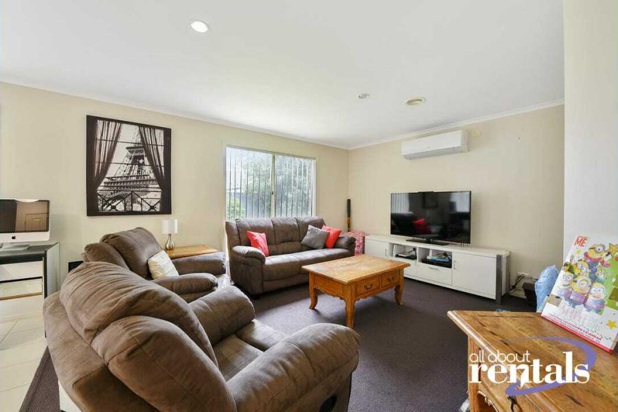 Spacious 3-Bedroom Home with Modern Comforts in Lakeside Estate!