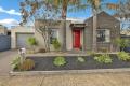 Your Stylish Retreat in Pakenham’s Vibrant Lakeside