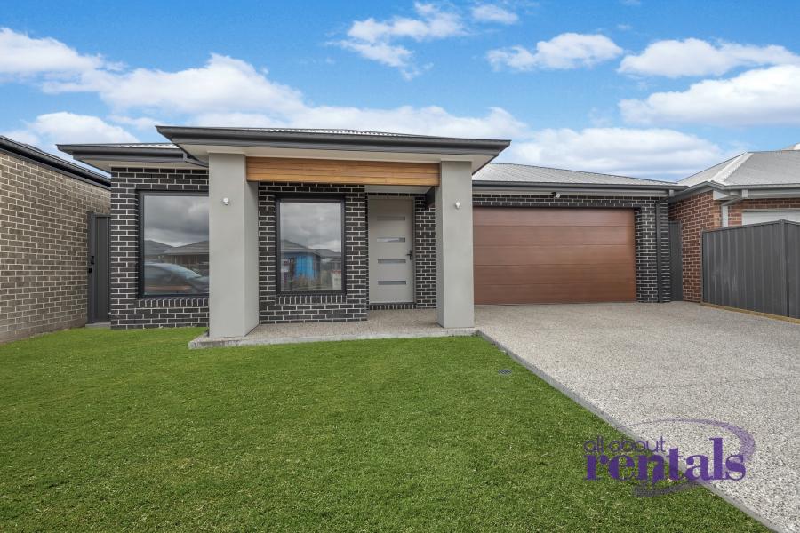 Luxury Family Living in a Prime Clyde Location