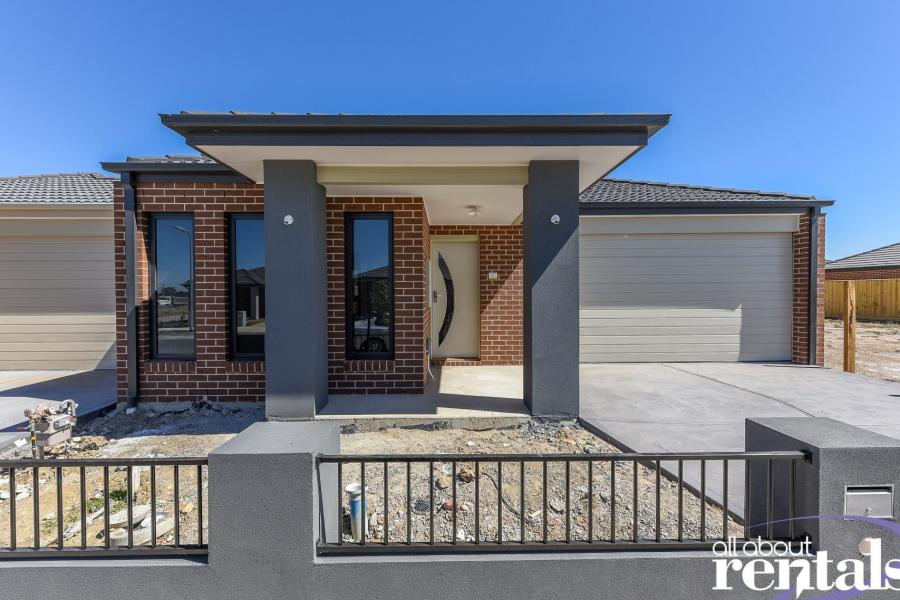 3 Bedroom, 2 Bathroom Home in Ascot Estate!
