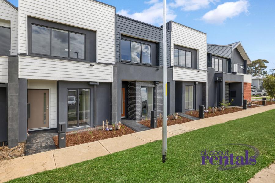 Stylish 2-Bedroom Townhouse with Premium Finishes