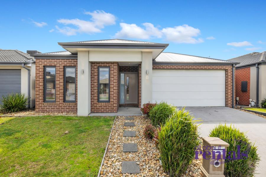 Elegant Family Living in a Prime Officer Location