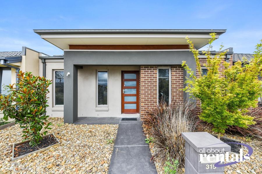 Modern & Low Maintenance Living in the Heart of Officer!