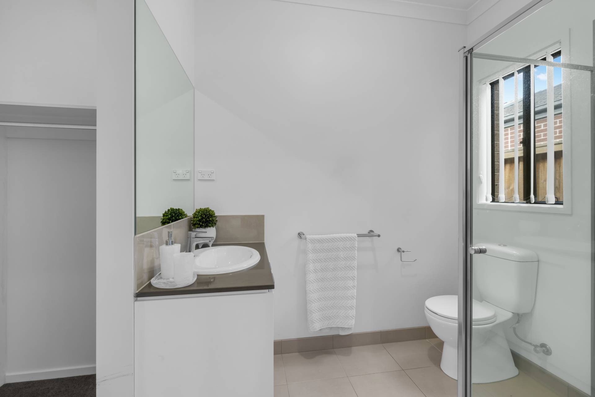 8 Brocker Street, Clyde North VIC 3978, Clyde North - Thumbnail 8