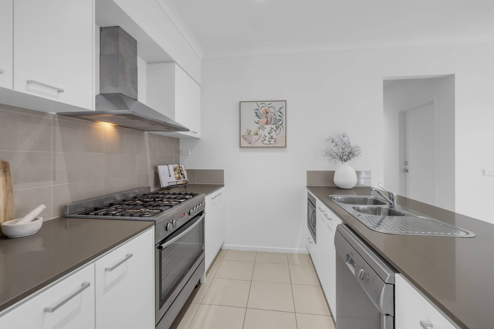 8 Brocker Street, Clyde North VIC 3978, Clyde North - Thumbnail 3