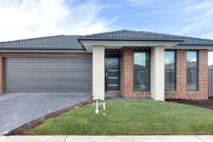 Light-Filled Modern Living with Space & Comfort