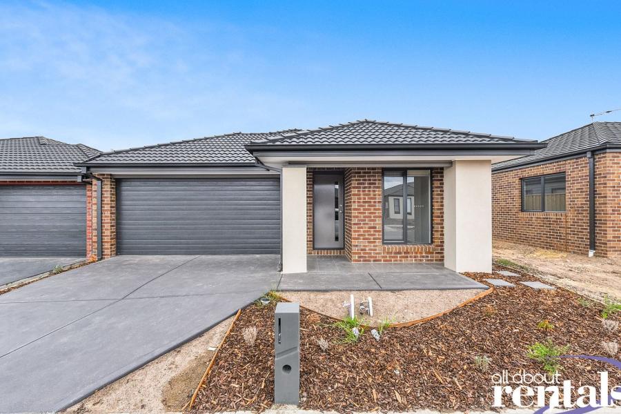 Spacious 3-Bedroom + Study Home in a Quiet Officer Street