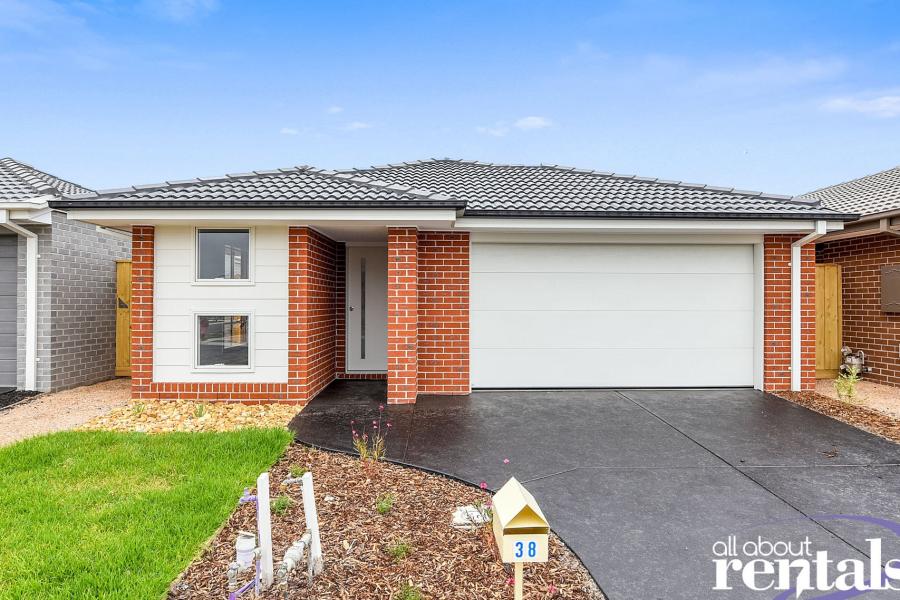 Modern 3-Bed Family Home on Quiet Lotus Street, Pakenham