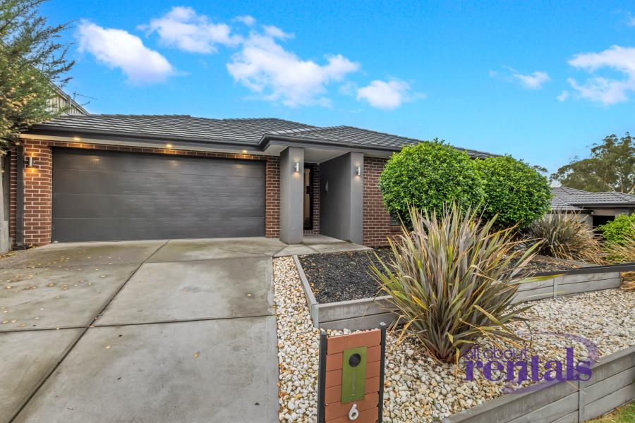 Spacious Family Living in Sought-After Cardinia Views Estate