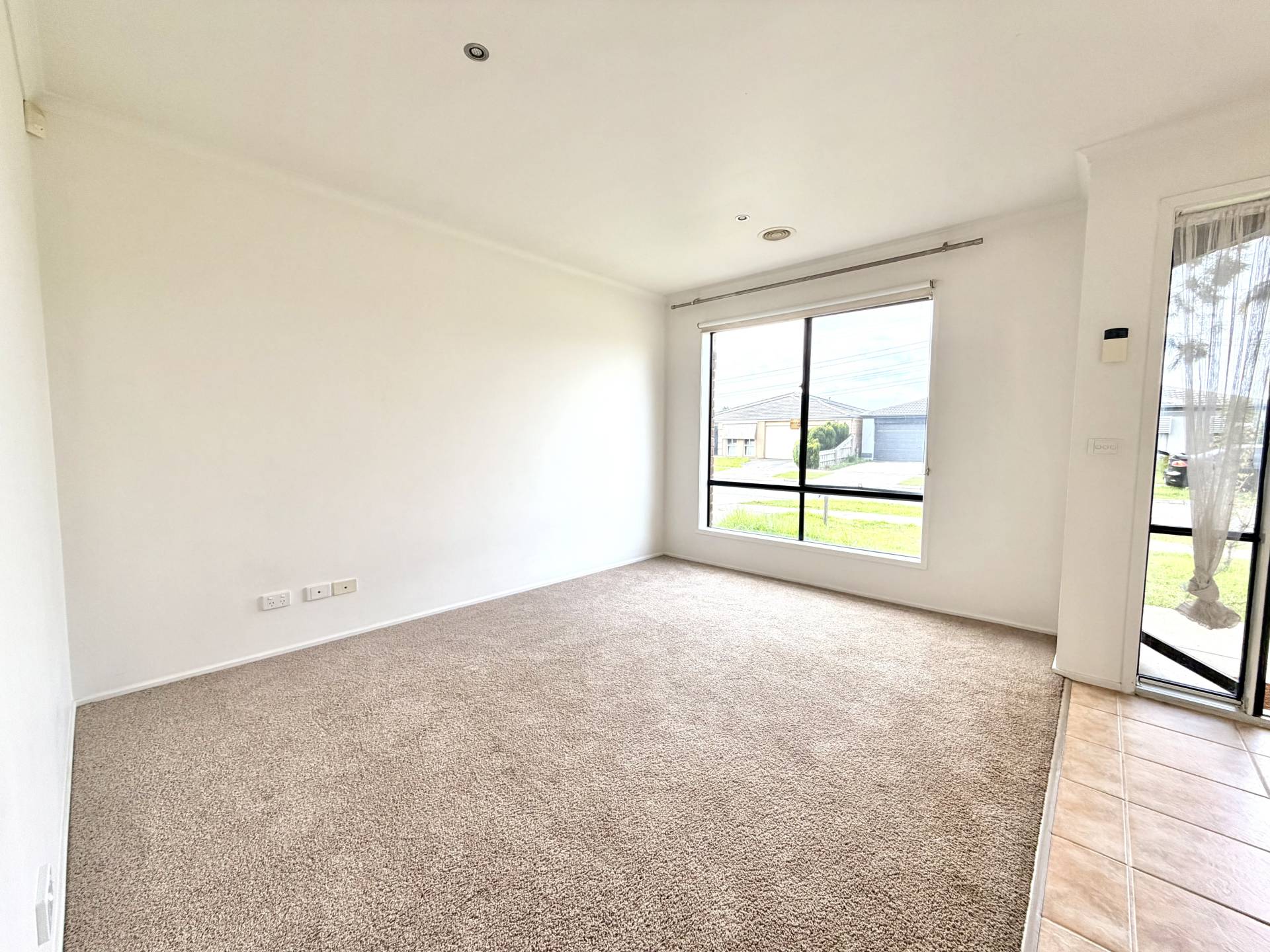 13 Genista Road, Cranbourne West VIC 3977, Cranbourne West - Thumbnail 2
