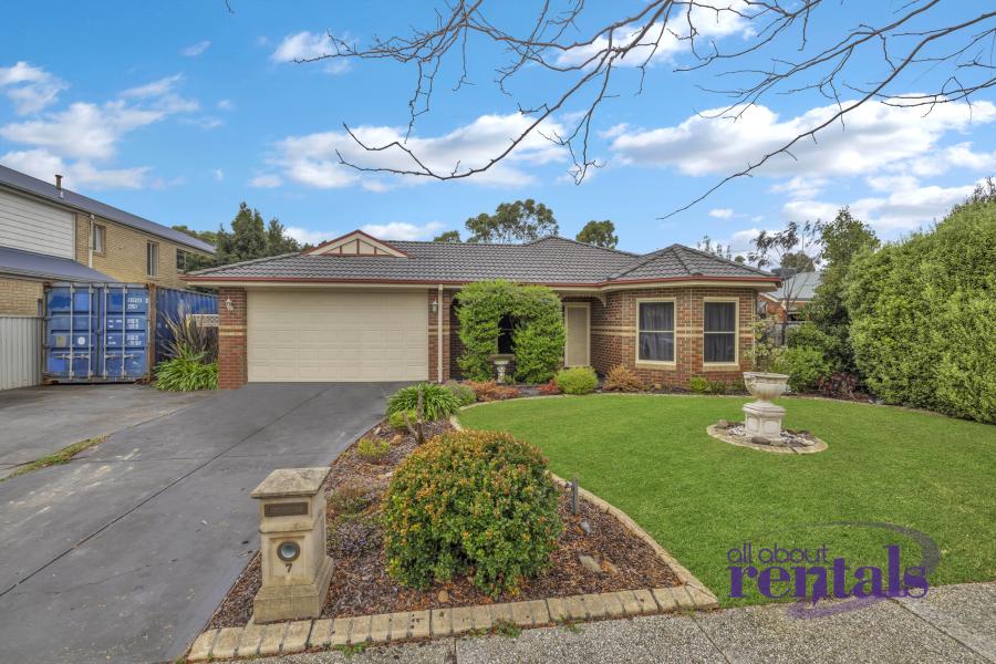 Spacious 3 Bedroom Family Home with Study & Outdoor Entertaining in Sought-After Lakeside