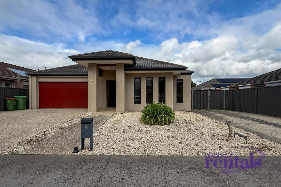 Spacious Lakeside Home with Rare Parking Benefits!