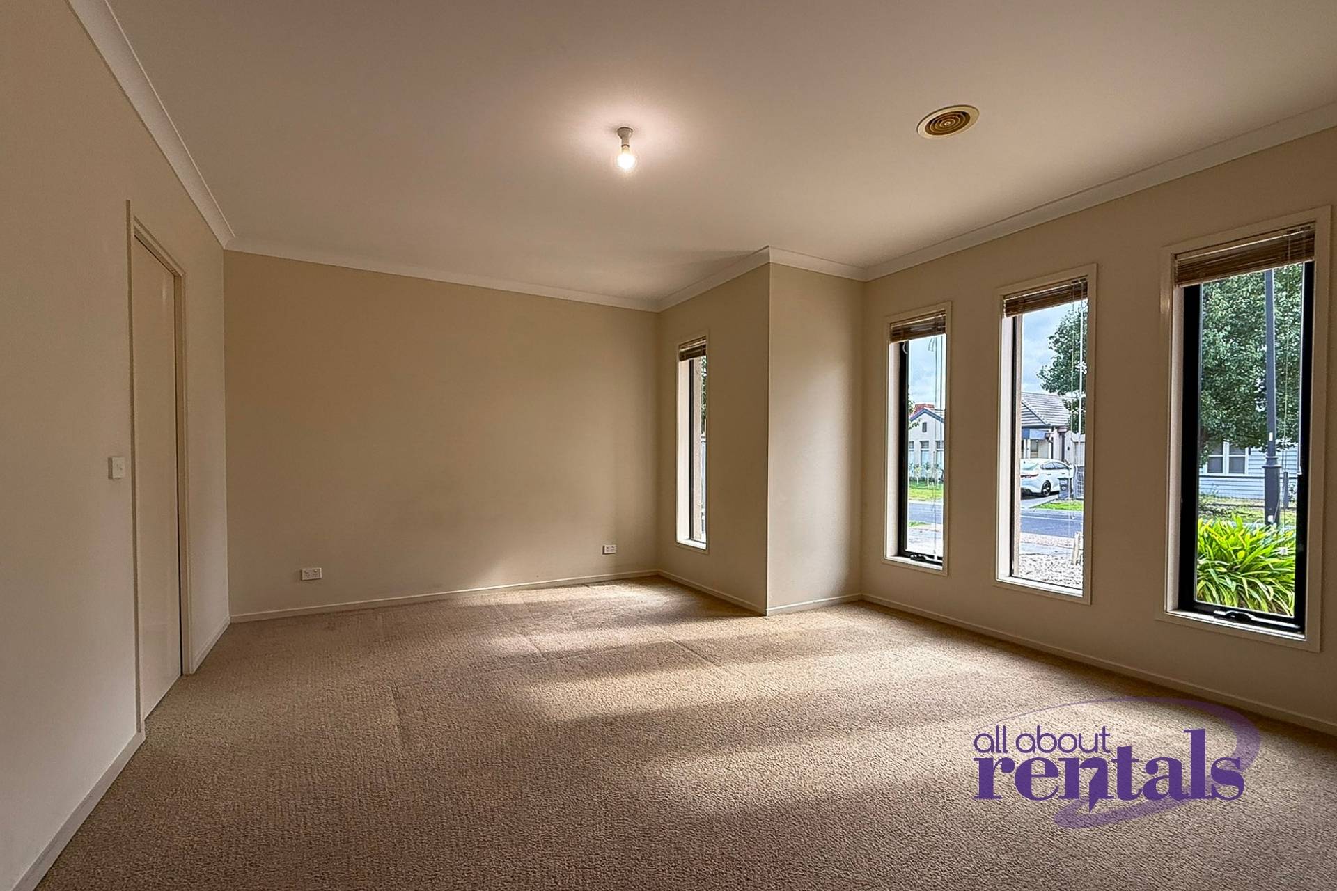 9 Fairchild Place, Pakenham VIC 3810, Pakenham - Thumbnail 4