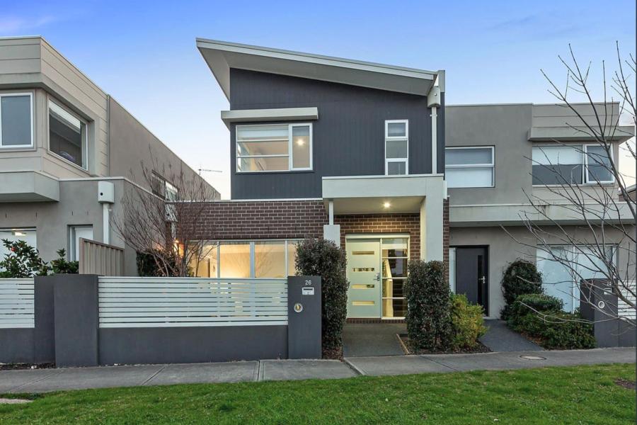 Modern Three-Bedroom Home in Prime Edenbrook Estate Location