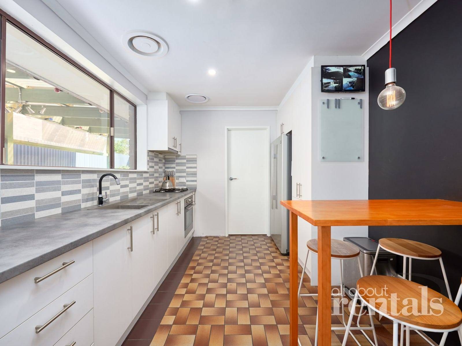 10 SUNNYSIDE AVENUE, Dandenong - Thumbnail 4