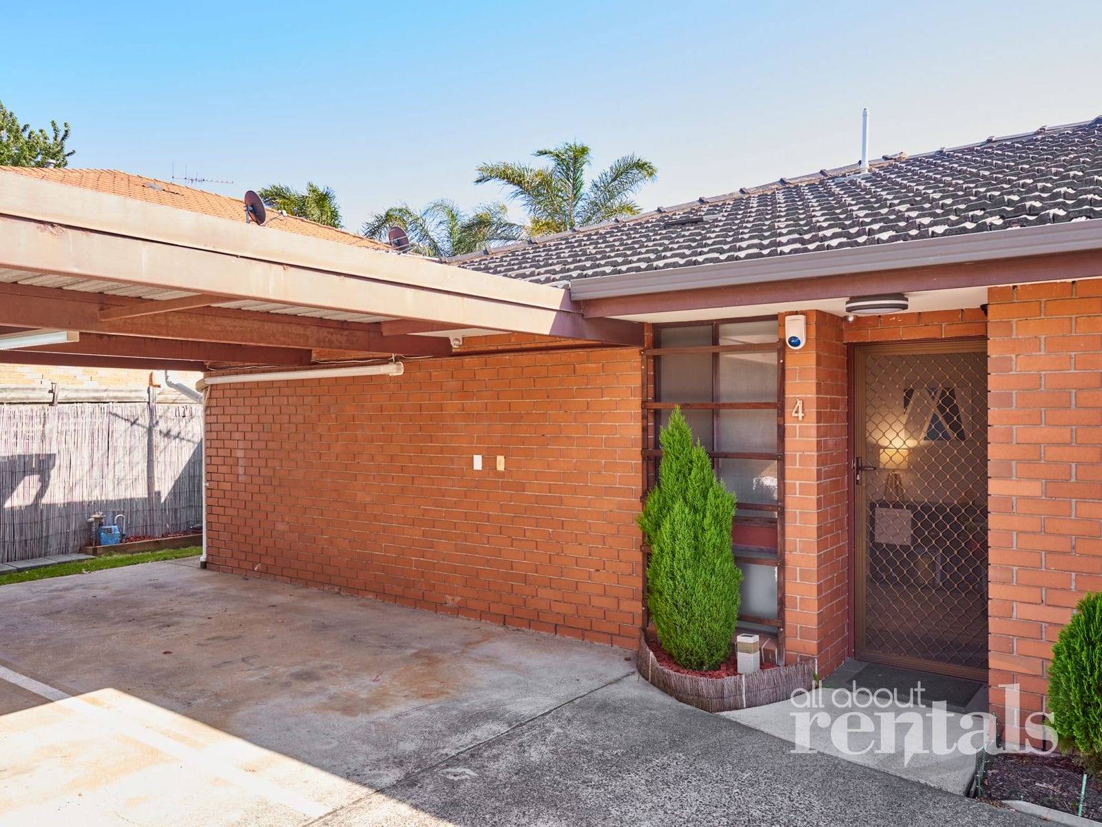 10 SUNNYSIDE AVENUE, Dandenong - Thumbnail 2