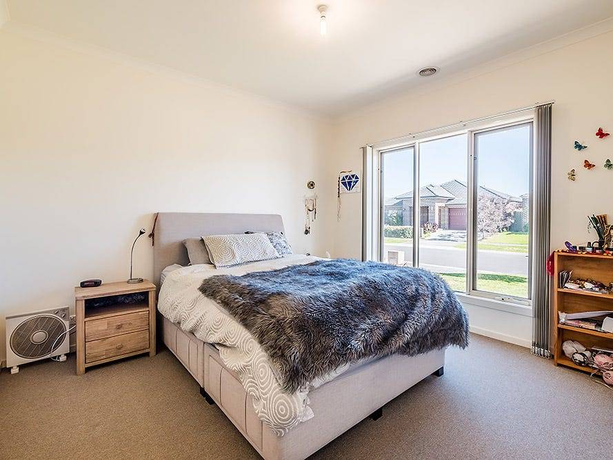 10 Cohens Way, Pakenham VIC 3810, Pakenham - Thumbnail 2
