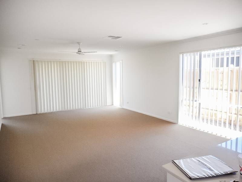 9 Campaspe Street, Clyde North VIC 3978, Clyde North - Thumbnail 3