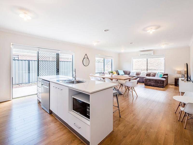 38 Victoria Place, Pakenham VIC 3810, Pakenham - Thumbnail 4