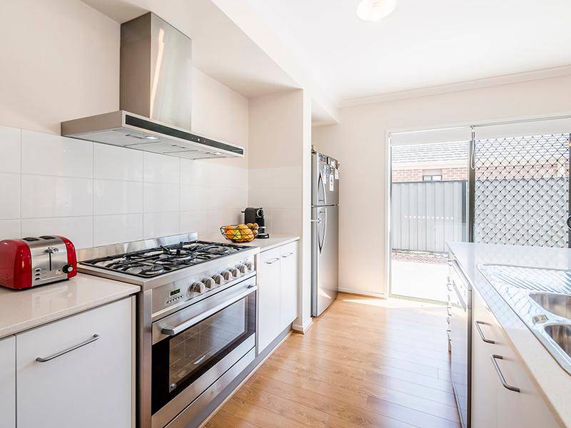 38 Victoria Place, Pakenham VIC 3810, Pakenham - Thumbnail 2